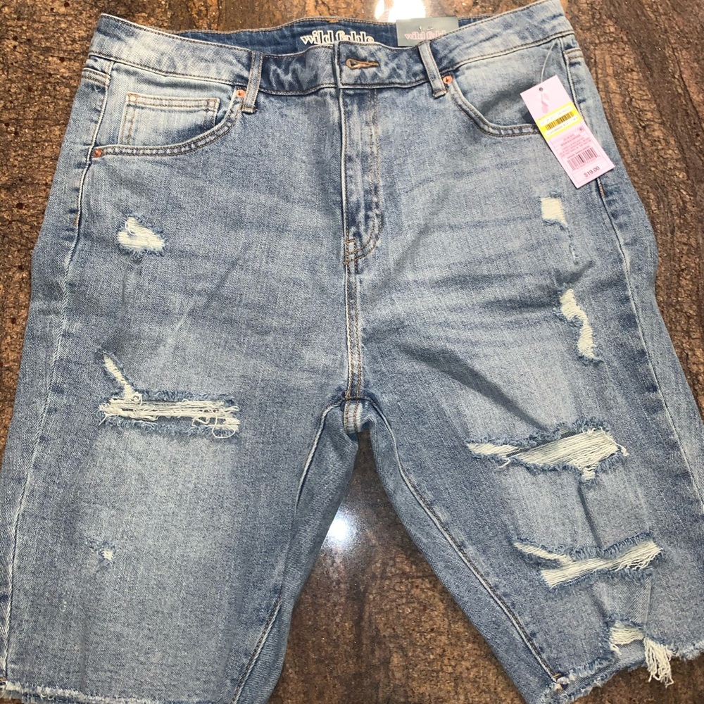 Wild Fable High Rise Denim blue or black jean ‎ distressed